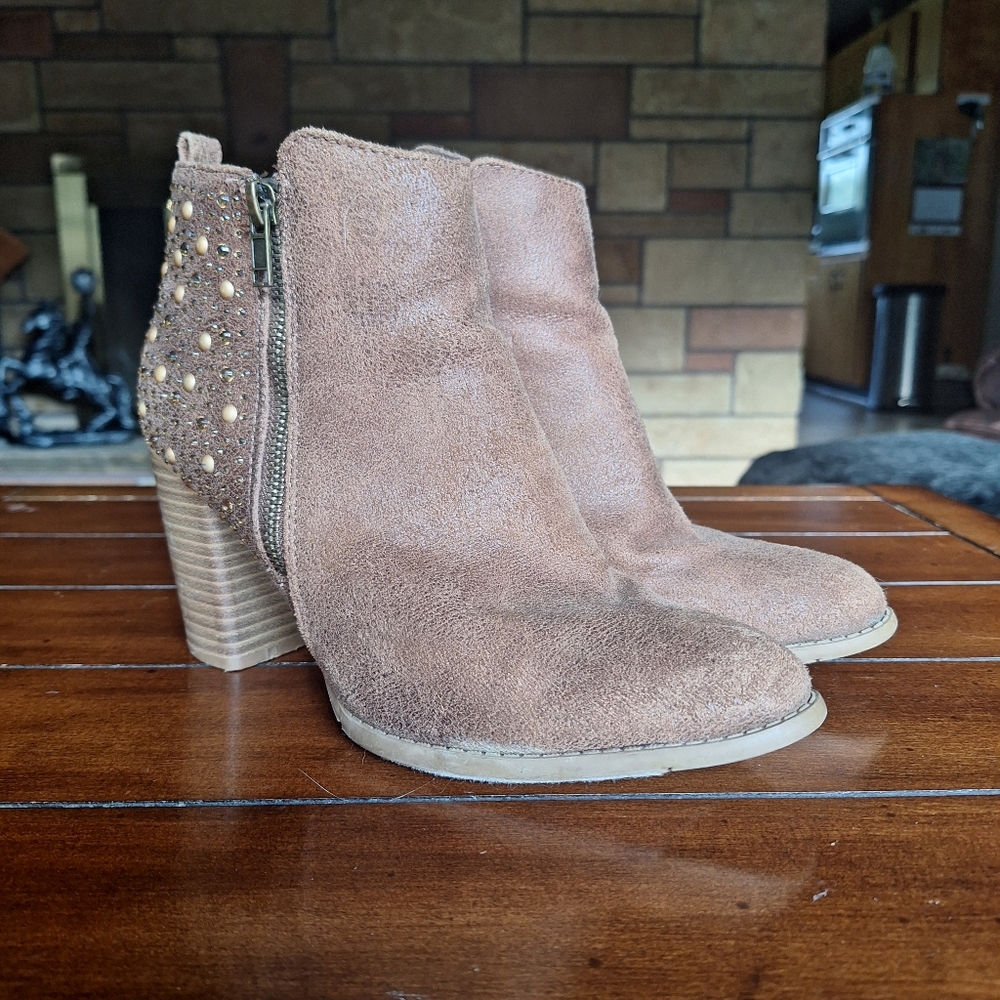Maurices Brandy Gold Studded Stacked Heel Bootie 7.5M - Picture 8 of 11